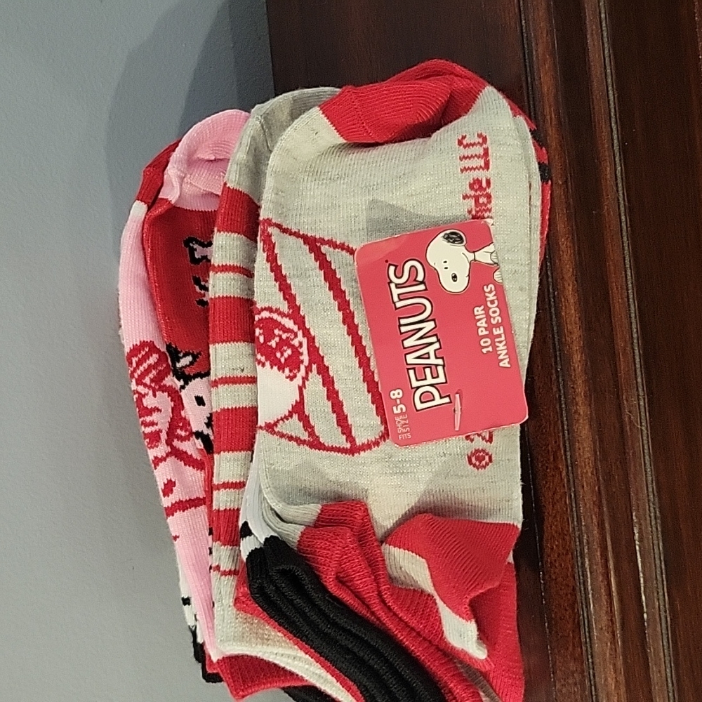 NWT Snoopy and Woodstock themed ankle socks